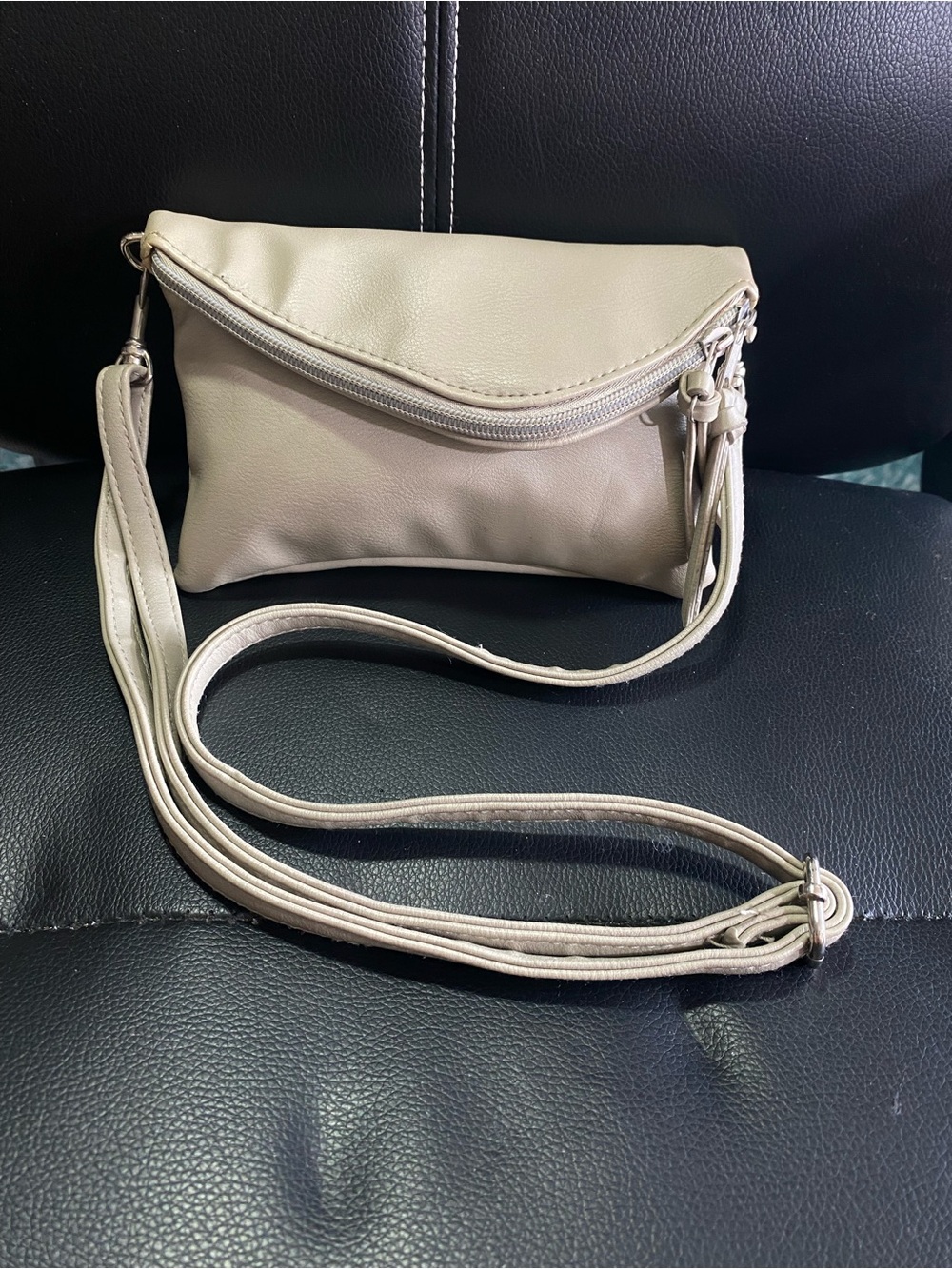 American Eagle Minimalist Cream Crossbody Shoulder Bag with Adjustable Strap